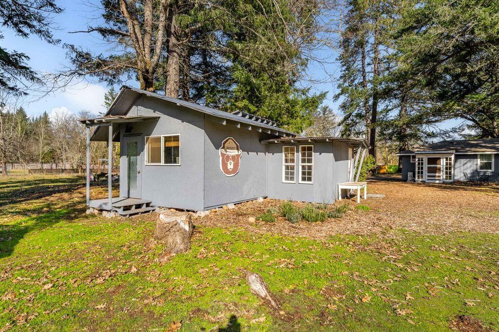 2574 Rockydale Road Cave Junction, OR 97523 - Photo 6 of 43 r8