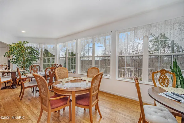 $2,400,000 | 6767 Pleasantview Road, Harbor Springs, MI 49740