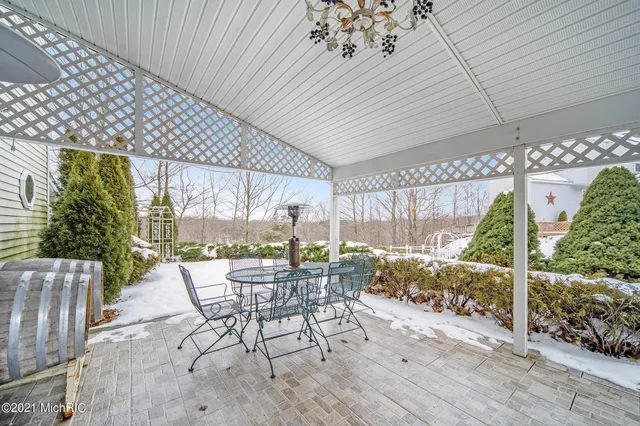 $2,400,000 | 6767 Pleasantview Road, Harbor Springs, MI 49740