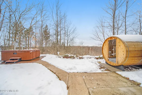 $2,400,000 | 6767 Pleasantview Road, Harbor Springs, MI 49740
