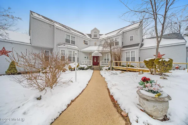 $2,400,000 | 6767 Pleasantview Road, Harbor Springs, MI 49740