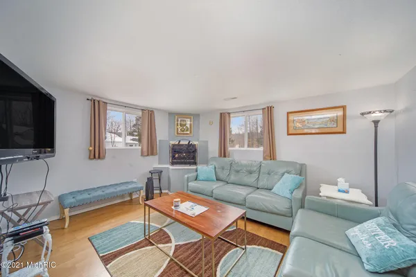 $2,400,000 | 6767 Pleasantview Road, Harbor Springs, MI 49740