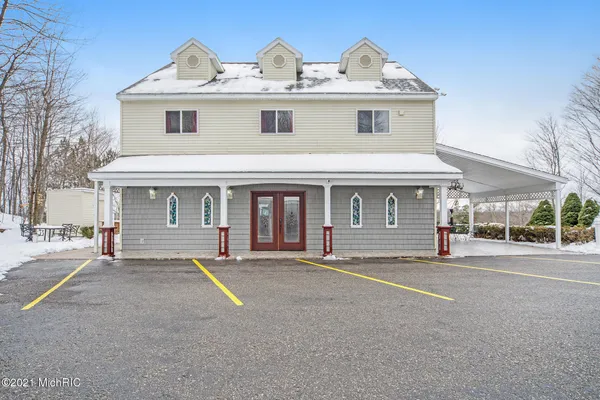 $2,400,000 | 6767 Pleasantview Road, Harbor Springs, MI 49740