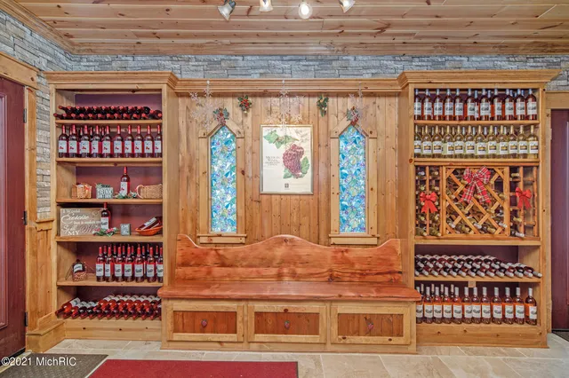 $2,400,000 | 6767 Pleasantview Road, Harbor Springs, MI 49740