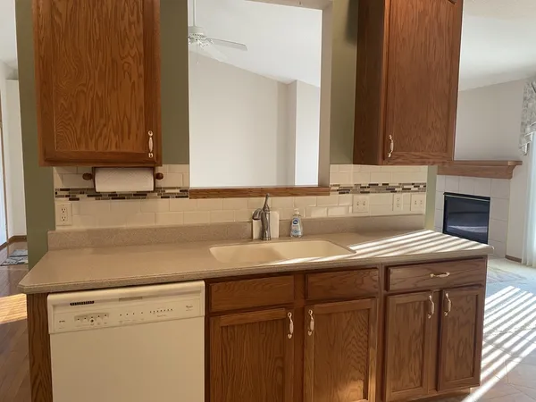 $359,900 | 35 Madison Circle, Davenport, IA 52806