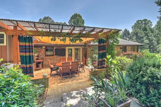 $540,000 | 4700 Weaver Pike, Bluff City, TN 37618