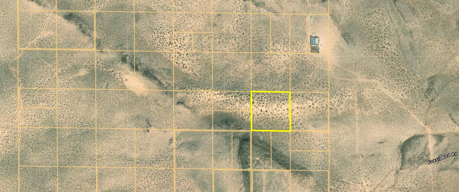 Fossil Bed Road Hinkley, CA 92347 - Photo 2 of 15 a bathroom with a shower