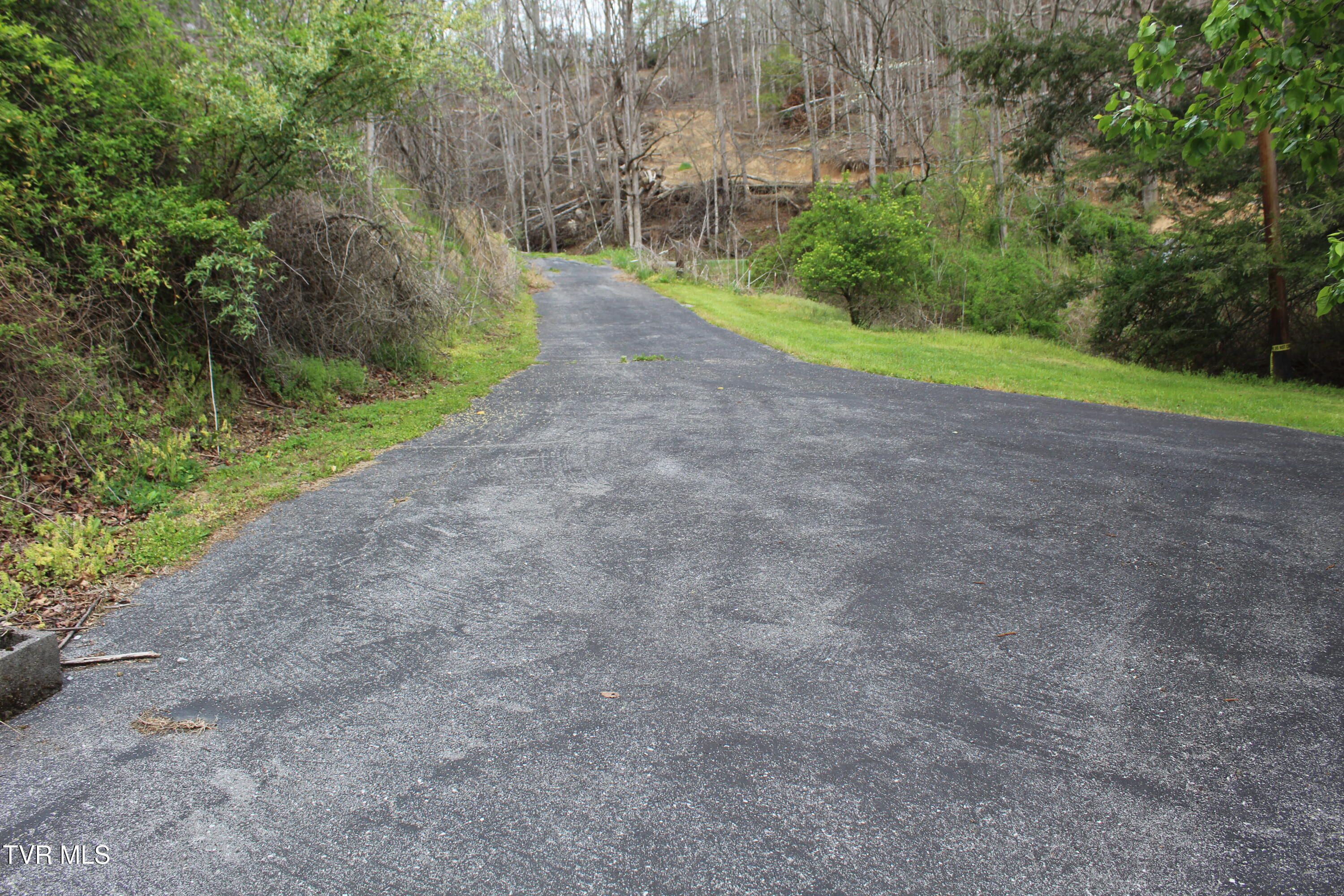 4598-4550 Reeds Creek Road, Unit 9 & 10 Keokee, VA 24265 - Photo 26 of 39 IMG_6698