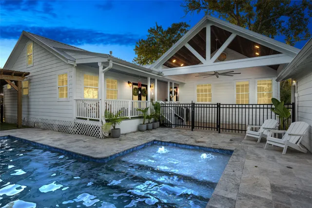 $539,000 | 327 Middleton Street, Bacliff, TX 77518