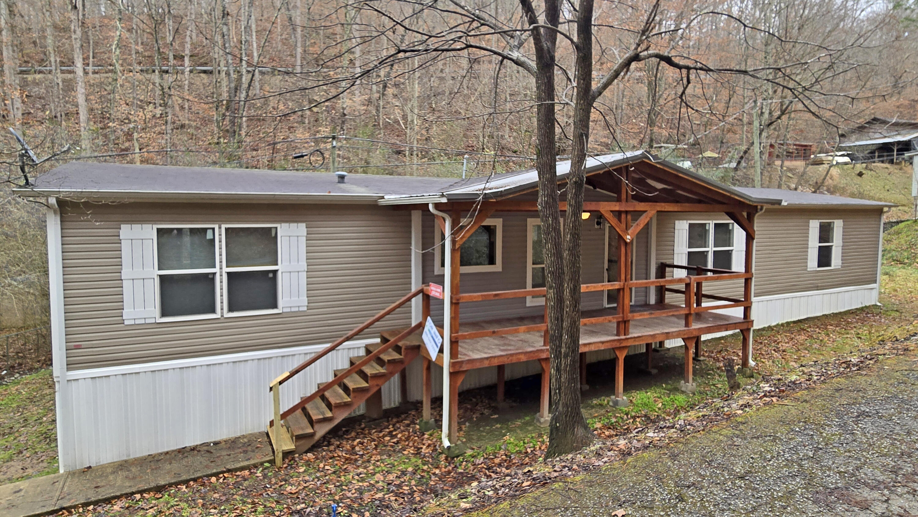 181 Dix Road Hazard, KY 41701 - Photo 2 of 38 11