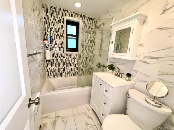 $299,000 | 1 East Mill Drive, Unit 2G, Great Neck, NY 11021