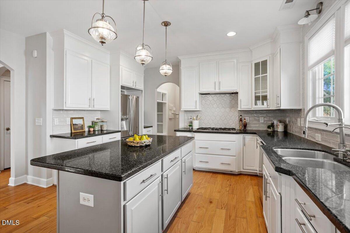 902 Ravendale Place Cary, NC 27513 - Photo 6 of 57 Kitchen