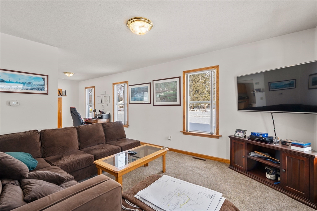 91 Squawfield Road Westfield, MA 01085 - Photo 12 of 27