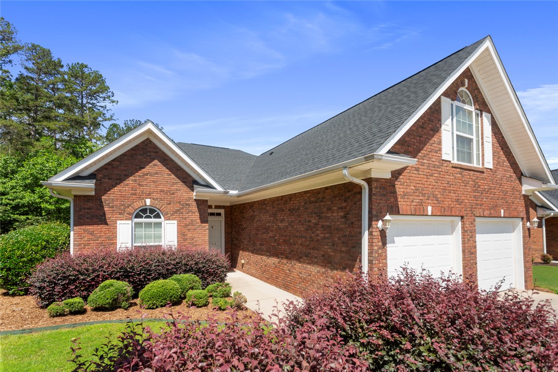 704 Nottingham Court Seneca, SC 29672 - Photo 2 of 48 Gallery Image 2