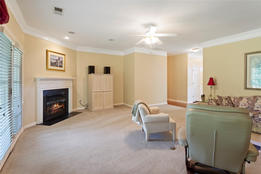 704 Nottingham Court Seneca, SC 29672 - Photo 5 of 48 Living Room with surround sound.