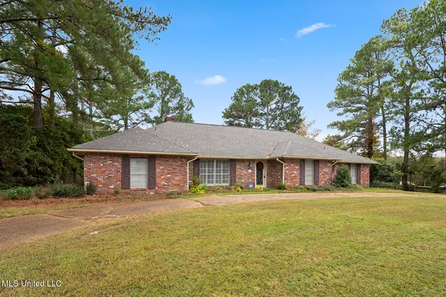$350,000 | 105 Brae Burn Drive, Jackson, MS 39211