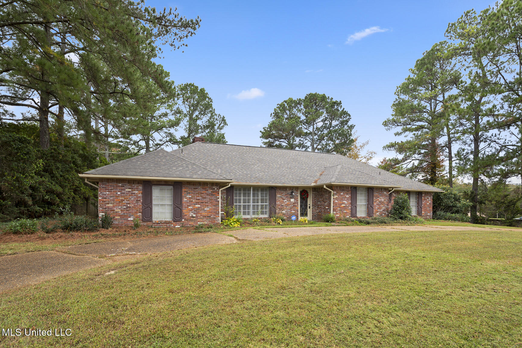 105 Brae Burn Drive Jackson, MS 39211 - Photo 2 of 31 105 Brae Burn Front-2