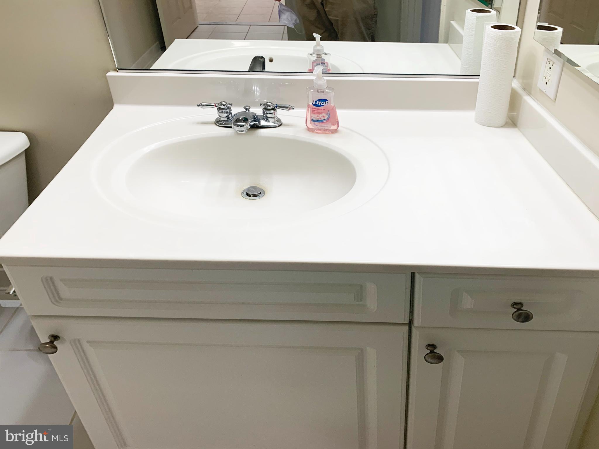 2726 Gallows Road, Unit 705 Vienna, VA 22180 - Photo 13 of 20