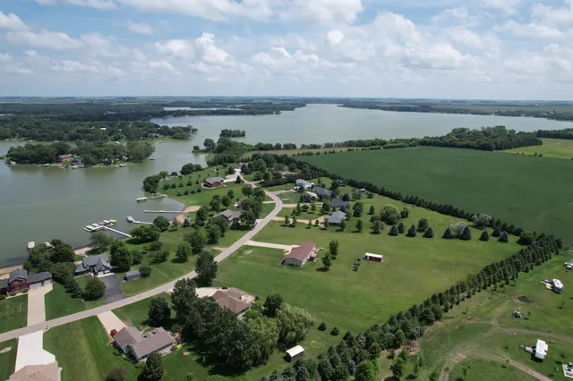 $140,000 | 15 Lake Shetek Drive, Slayton, MN 56172