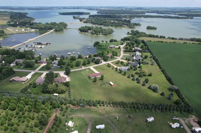 $140,000 | 15 Lake Shetek Drive, Slayton, MN 56172