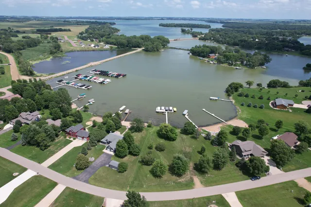 $140,000 | 15 Lake Shetek Drive, Slayton, MN 56172