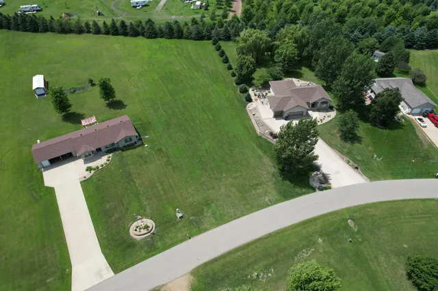 $140,000 | 15 Lake Shetek Drive, Slayton, MN 56172