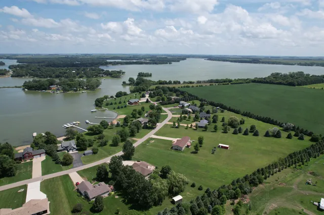 $140,000 | 15 Lake Shetek Drive, Slayton, MN 56172