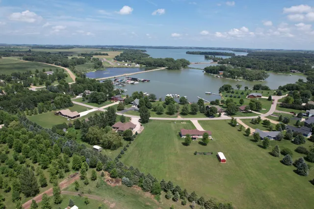 $140,000 | 15 Lake Shetek Drive, Slayton, MN 56172