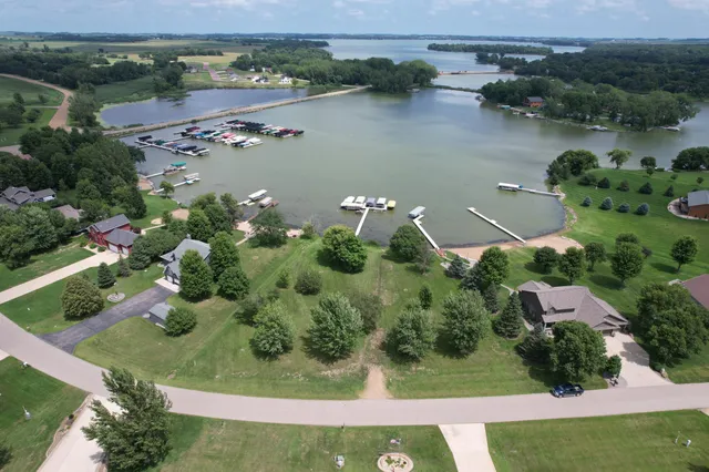 $140,000 | 15 Lake Shetek Drive, Slayton, MN 56172