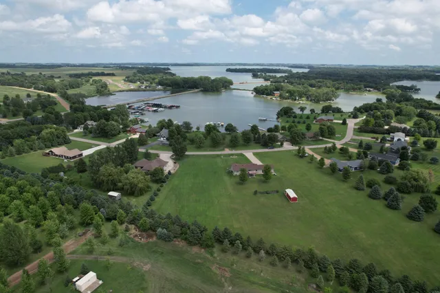 $140,000 | 15 Lake Shetek Drive, Slayton, MN 56172