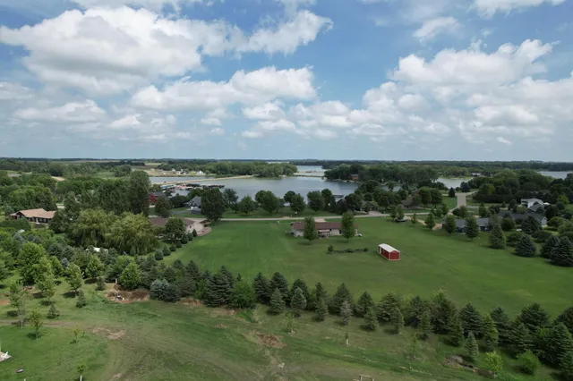 $140,000 | 15 Lake Shetek Drive, Slayton, MN 56172