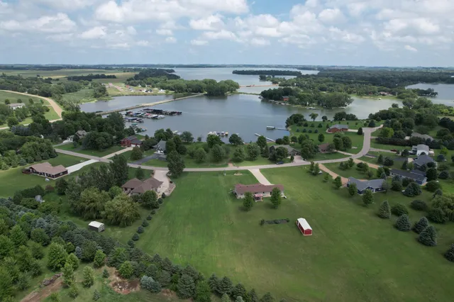 $140,000 | 15 Lake Shetek Drive, Slayton, MN 56172