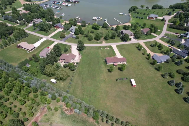 $140,000 | 15 Lake Shetek Drive, Slayton, MN 56172