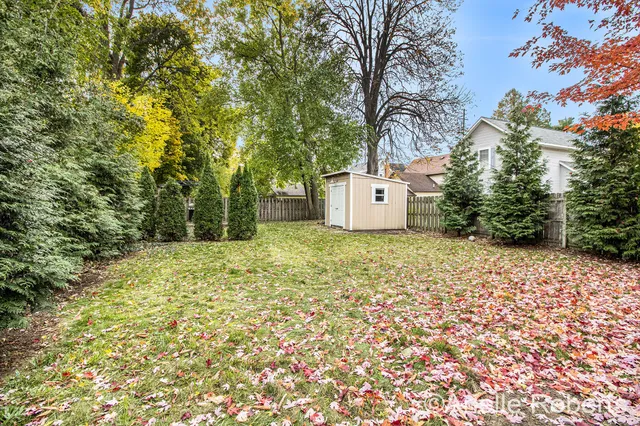 $295,000 | 344 Highland Street Southeast, Grand Rapids, MI 49507