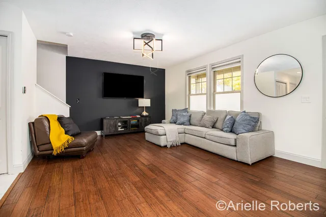 $295,000 | 344 Highland Street Southeast, Grand Rapids, MI 49507