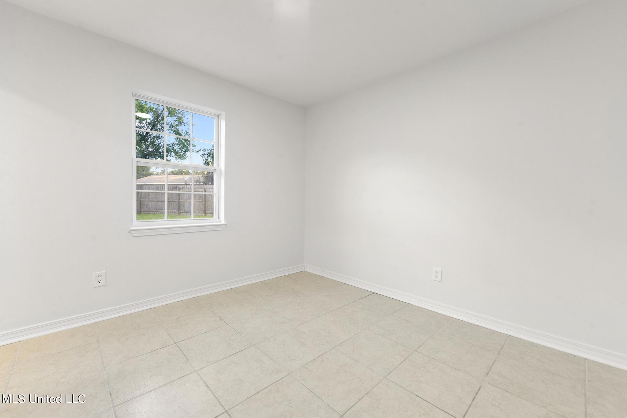 416 Shadowlawn Court D'Iberville, MS 39540 - Photo 12 of 23 012