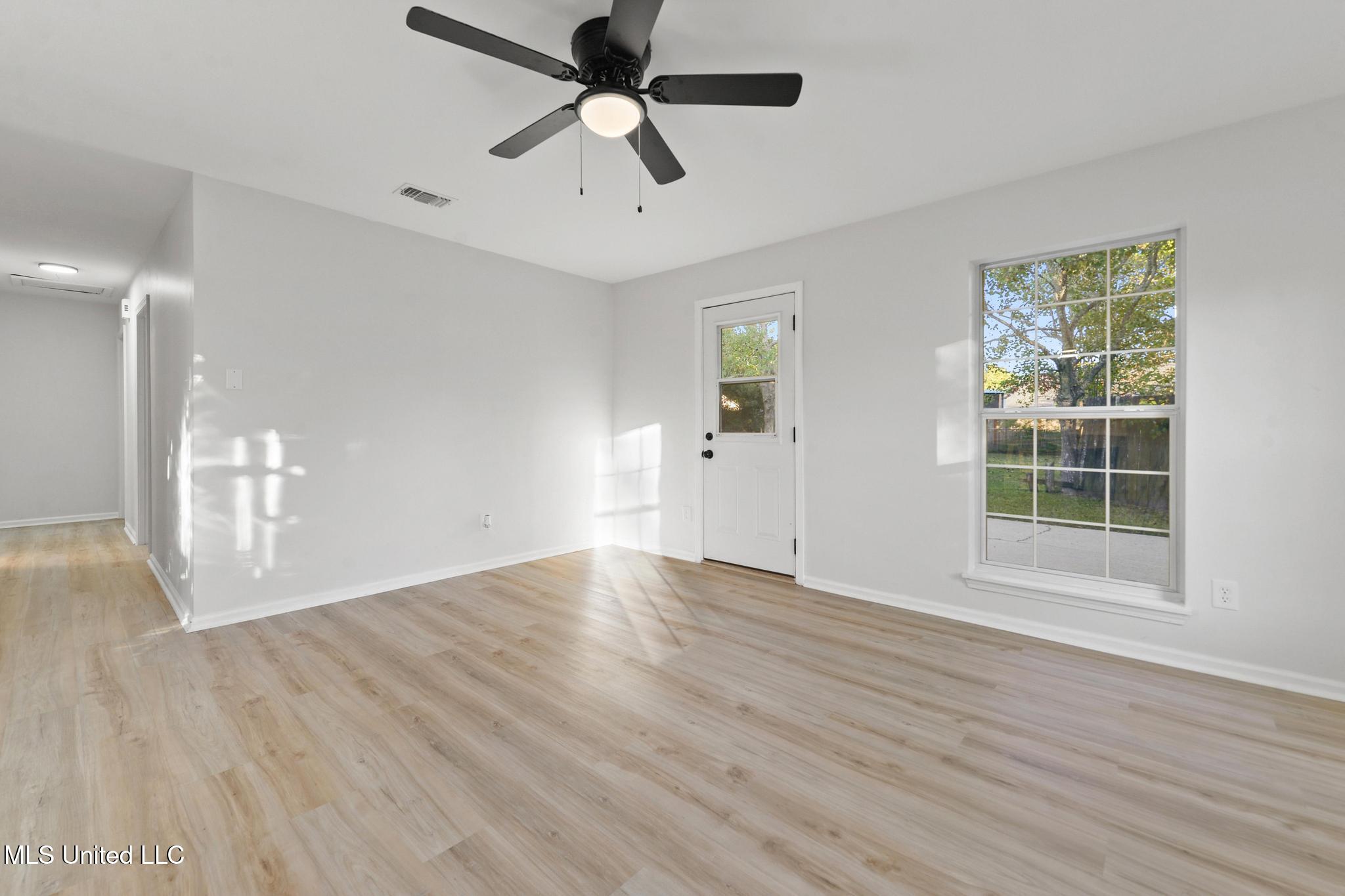 416 Shadowlawn Court D'Iberville, MS 39540 - Photo 6 of 23 006