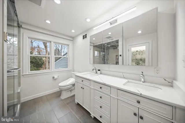 $1,400,000 | 515 Woodland Court Northwest, Vienna, VA 22180