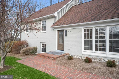 $1,400,000 | 515 Woodland Court Northwest, Vienna, VA 22180