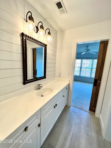 $4,250 | 719 Arboretum Drive, Wilmington, NC 28405