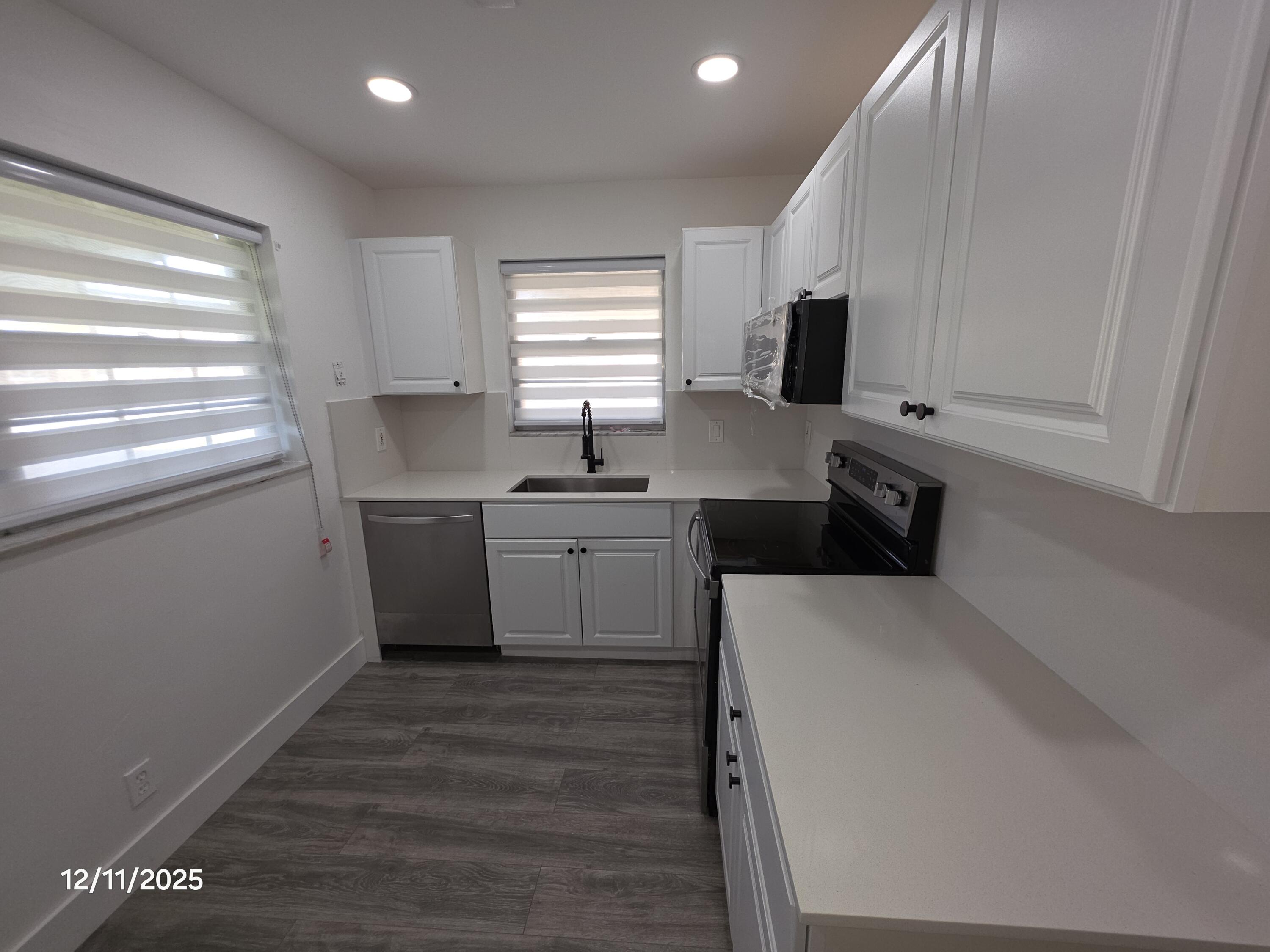 718 Whippoorwill Lane Delray Beach, FL 33445 - Photo 6 of 37 Kitchen