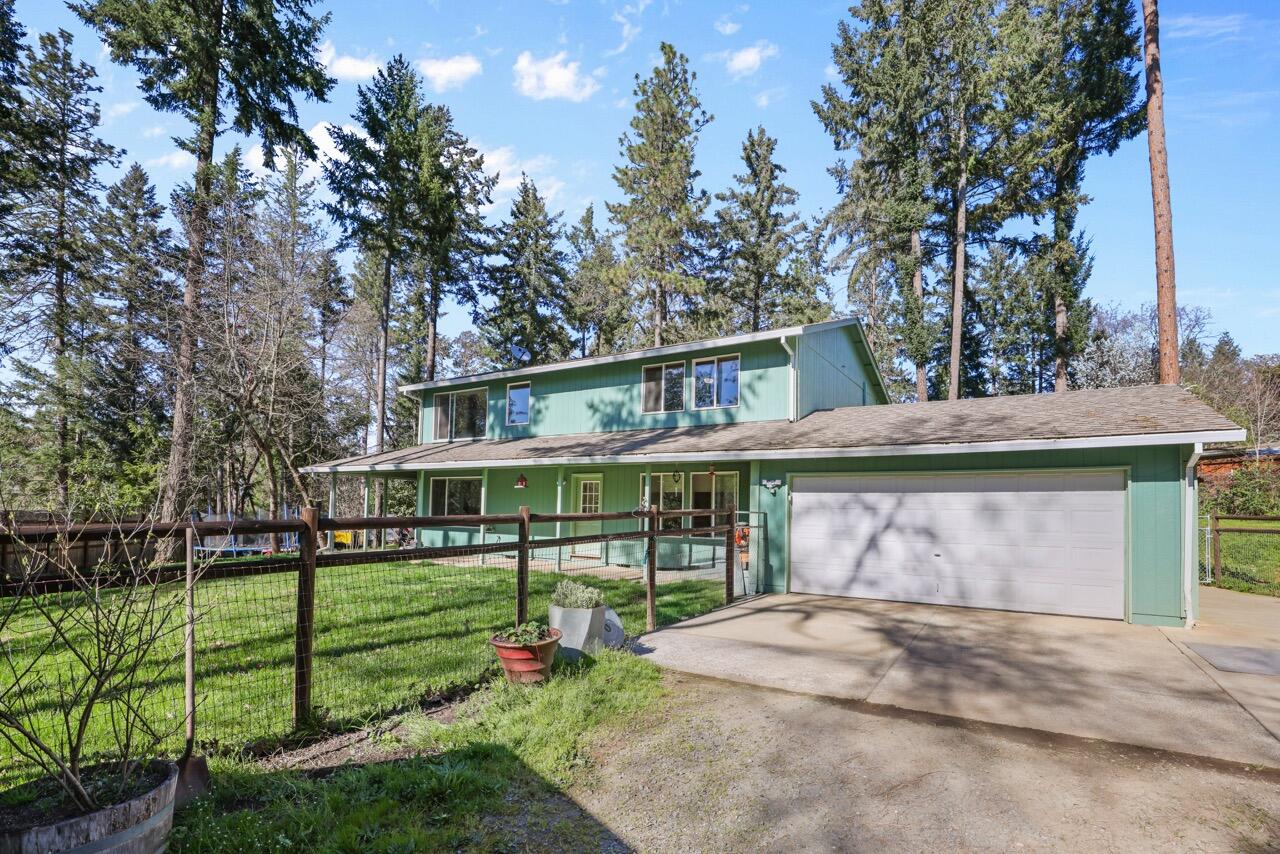 1438 Summit Loop Grants Pass, OR 97527 - Photo 4 of 28 EP1A9424 Large