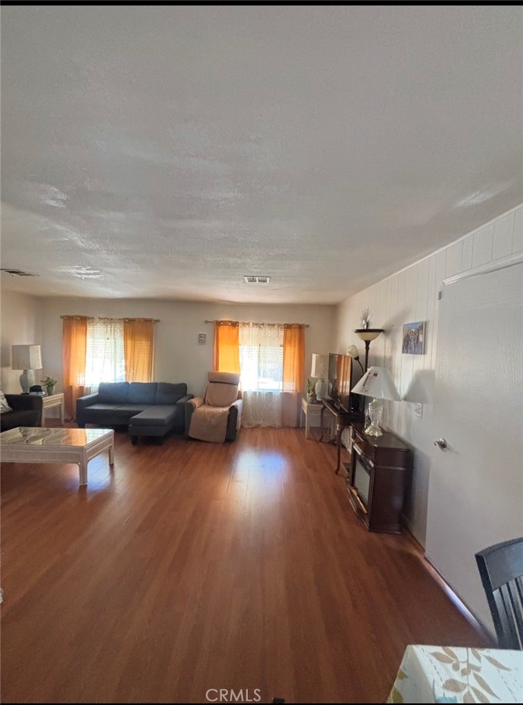 31130 South General Kearny Road, Unit 18 Temecula, CA 92591 - Photo 9 of 32 Living room