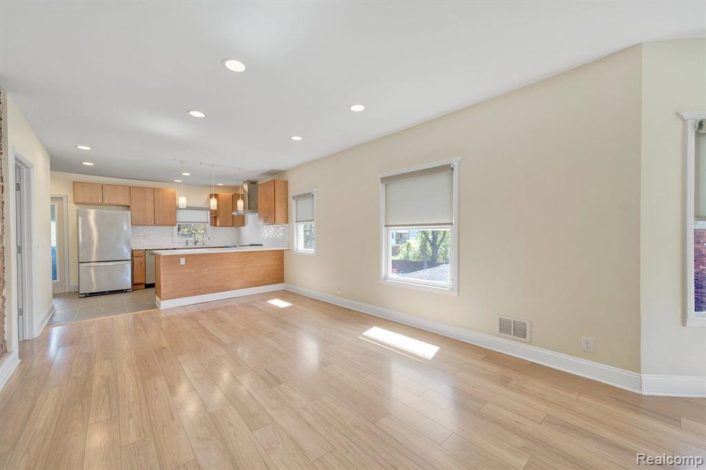 2950 Field Street Detroit, MI 48214 - Photo 14 of 48