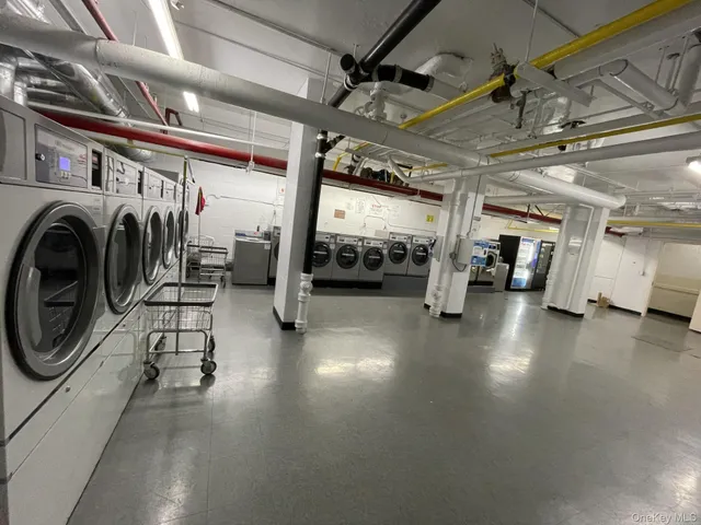 a view of a pathway with a house