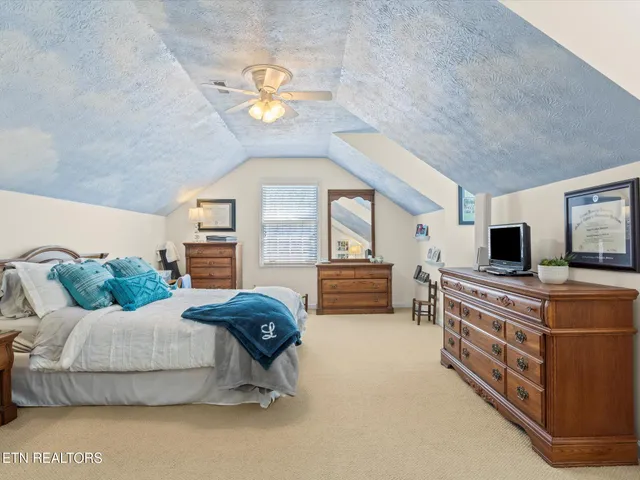 $999,900 | 1066 White Oak Avenue, Maryville, TN 37803