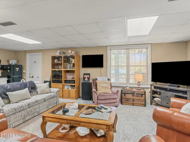 $999,900 | 1066 White Oak Avenue, Maryville, TN 37803