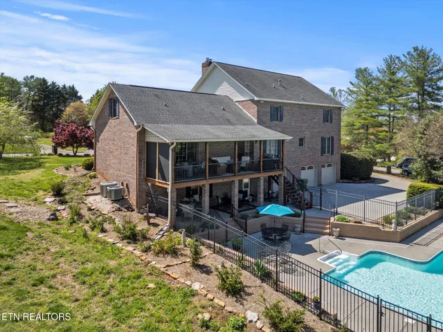 $999,900 | 1066 White Oak Avenue, Maryville, TN 37803