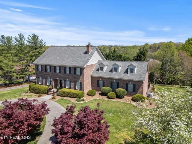 $999,900 | 1066 White Oak Avenue, Maryville, TN 37803