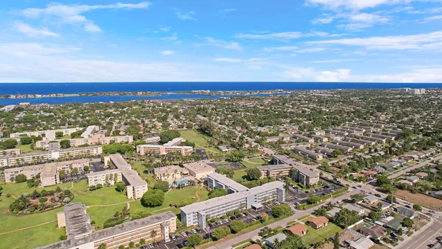 $219,900 | 2400 Northeast 1st Lane, Unit 1020, Boynton Beach, FL 33435